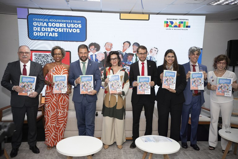 Guia marca união em prol de ambiente digital seguro